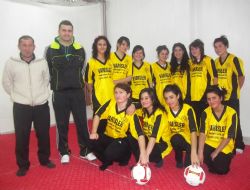 Doğulu bayanlar futbolu sevdi